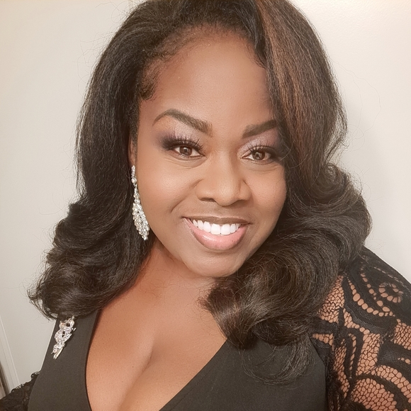 Meet your Posher, Toya - Picture 2 of 5